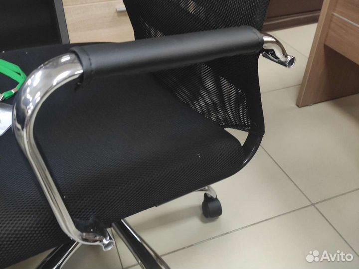 Кресло офисное компьютерное новое наколесиках с ме