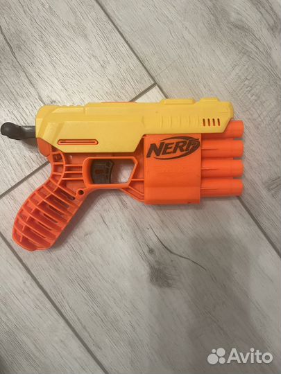 Маленький пистолет Nerf
