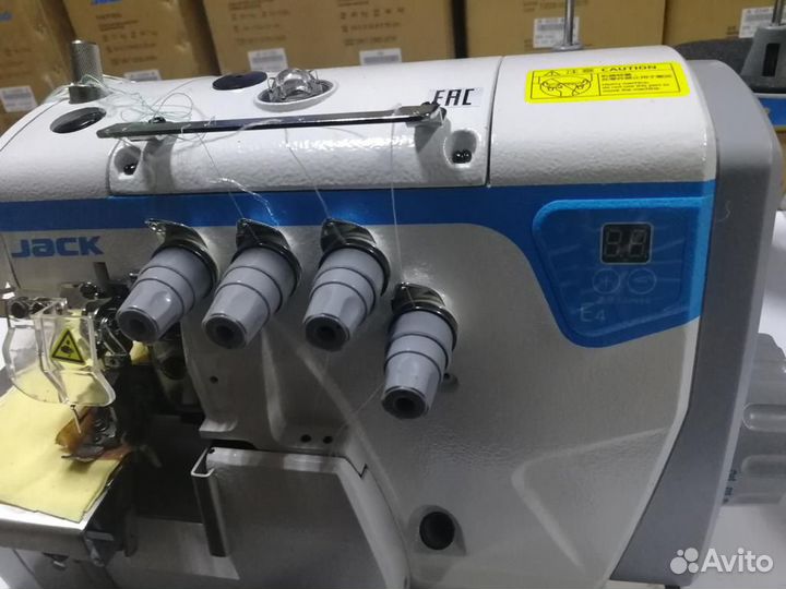 Оверлок для трикотажа 4х нитка со столом Jack E4