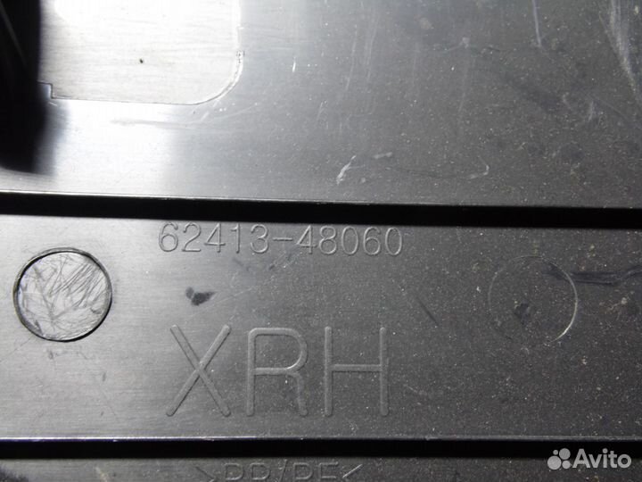 Обшивка центральной стойки правая Лексус рх 200