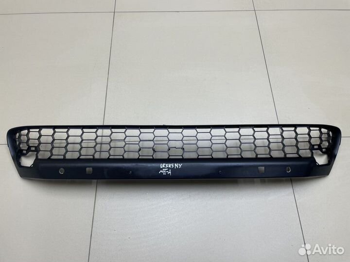 Решетка переднего бампера Lexus NX