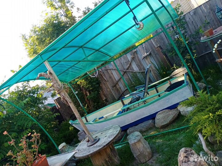 Лодка - инсталяция для сада