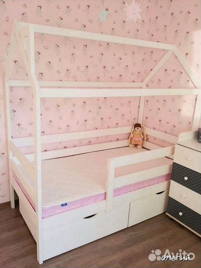 Детская кровать с бортиком