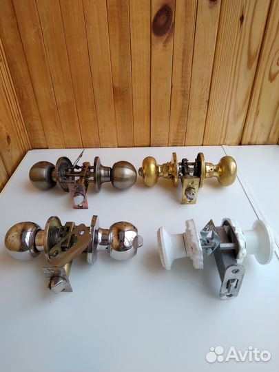 Замки врезные разные и ручки дверные
