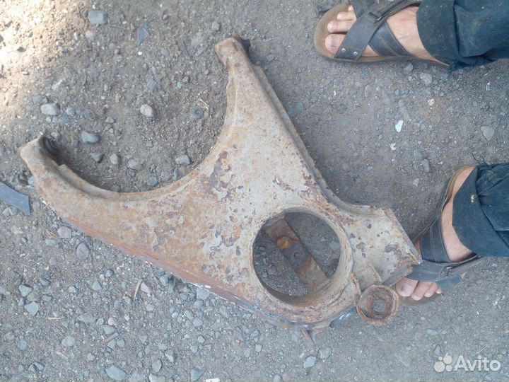 Рычаг на прицеп кмз правую сторону