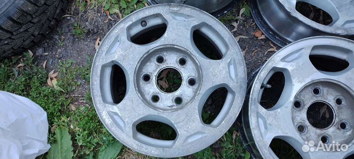 Диск R16 для Chevrolet Tahoe 2005 года