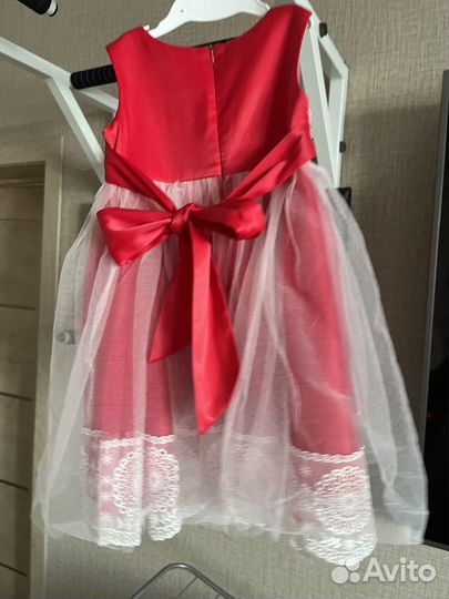 Платье нарядное для девочки 98