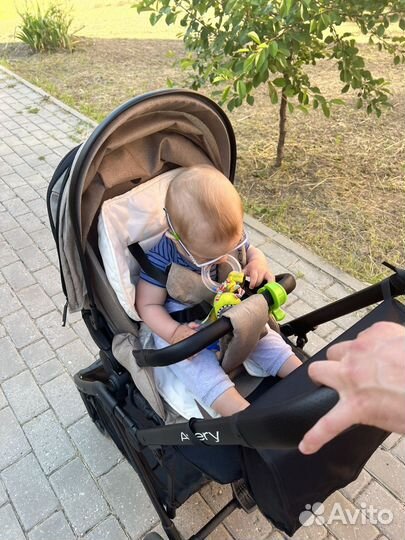 Прогулочная коляска с реверсивным блоком