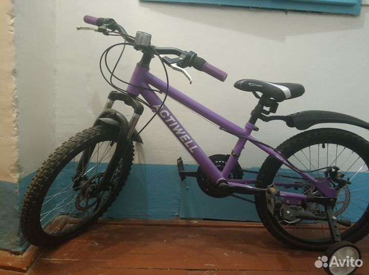 Велосипед с дополнительными колесами