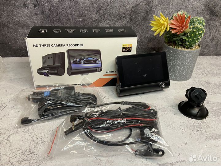 Видеорегистратор с 3 камерами