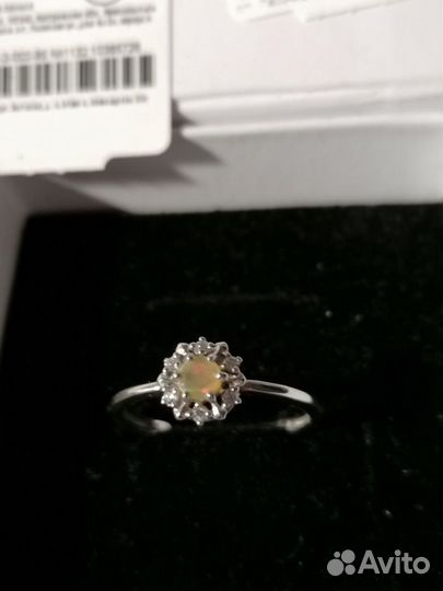 Кольцо с Опалом белым натур. и Фианитами
