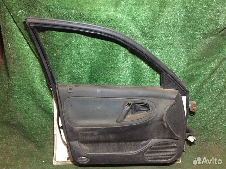 Дверь передняя левая Mazda Capella CG Пустая