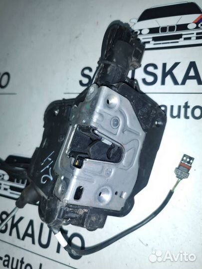 Замок двери передней левой Mercedes-Benz E-Класс