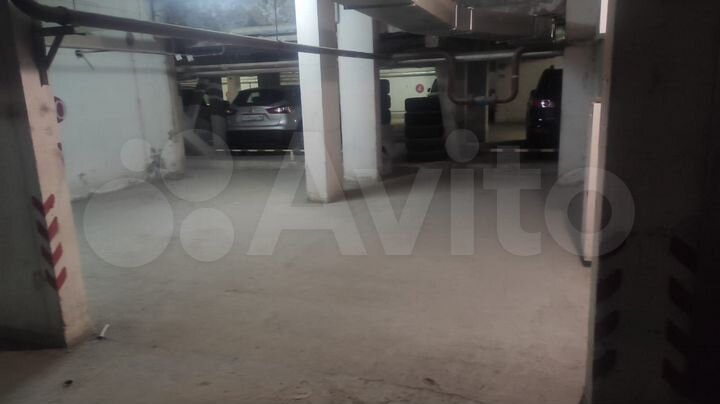 Машиноместо, > 30 м²