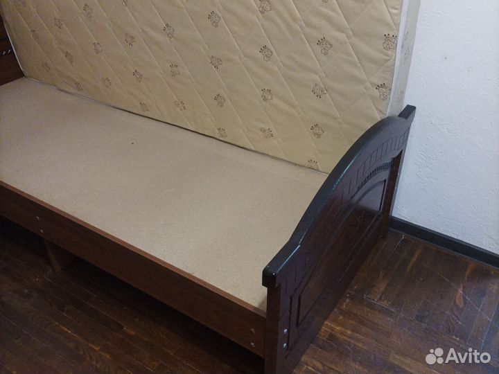 Кровать