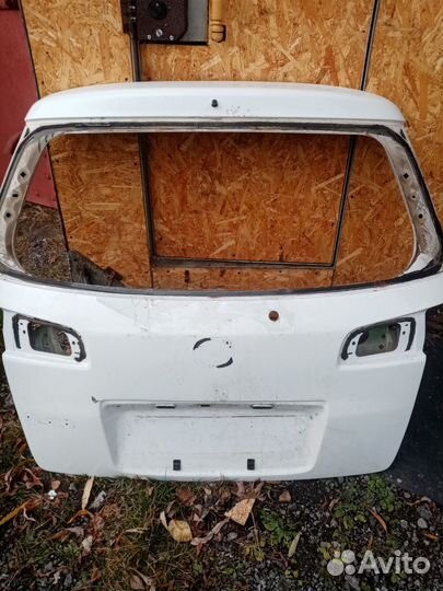 Дверь багажника