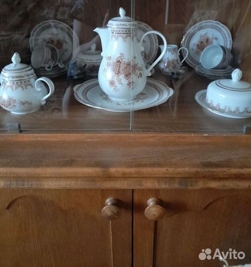 Статуэтки фарфоровые. Сервизы