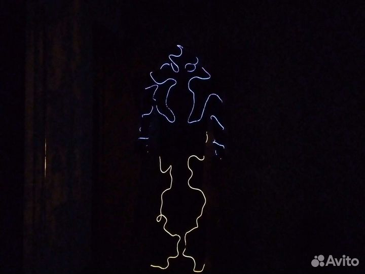 Корновальный костюм светится