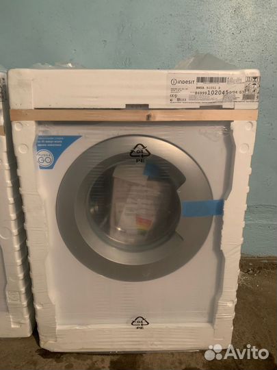 Новая стиральная машина indesit на 5кг