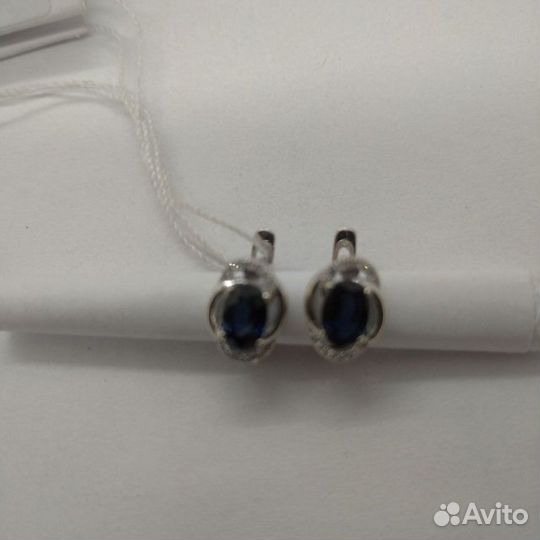 Золотые серьги с бриллиантом