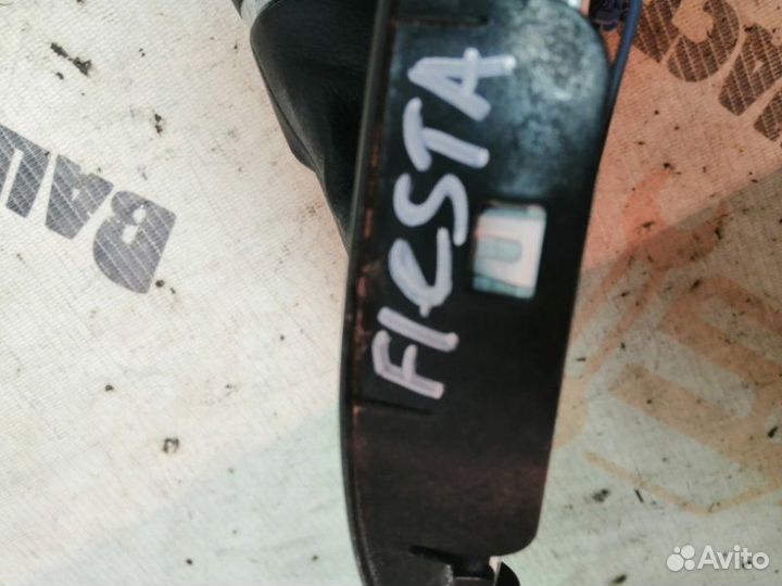 Кожух ручки кпп Ford Fiesta 6 2009