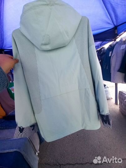 Ветровка женская