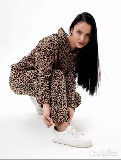 Костюмы Leo в трех расцветках Женское