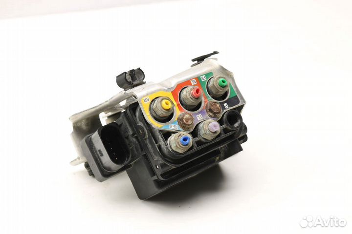 Блок клапанов пневмоподвески Porsche Panamera