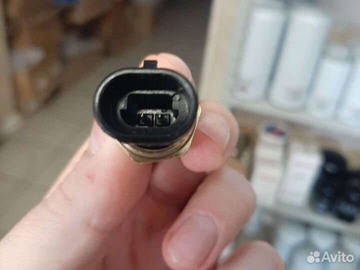 Датчик температуры масла,воды,топлива 23518092