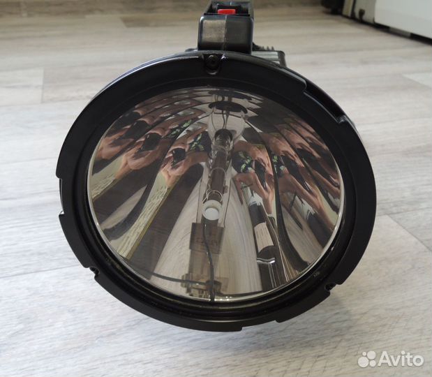 Ксеноновый фонарь-прожектор