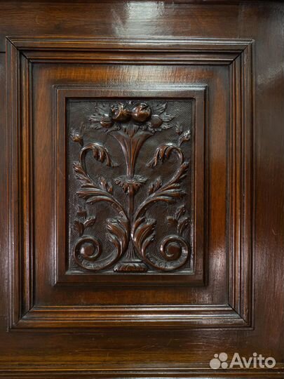 Антикварный сервант в стиле неоренессанс 1850-х гг