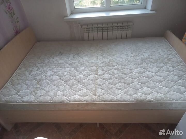 Диван