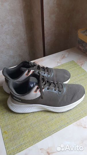 Кроссовки