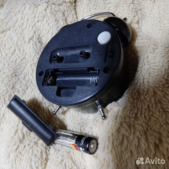 Часы будильник настольный