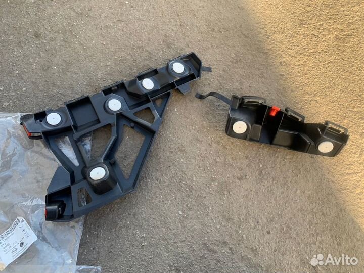 Направляющая заднего бампера правая Astra J