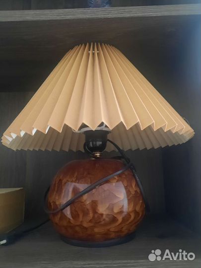 Лампа с абажуром