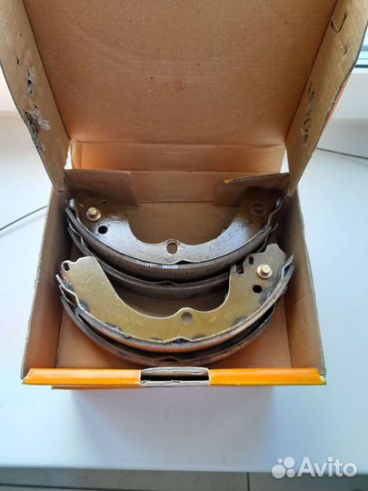 Барабанные тормозные колодки Subaru (228x35)