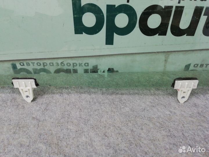 Стекло двери переднее левое 80301JD000 Nissan