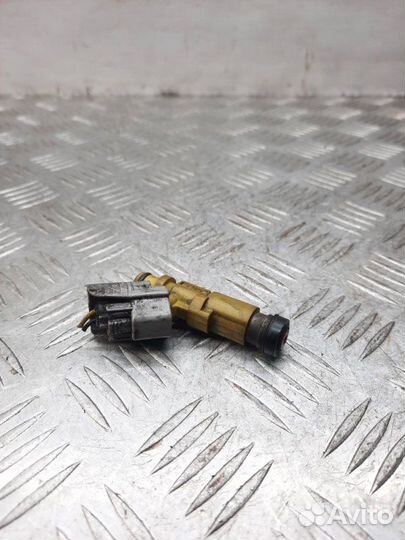 Форсунка Toyota Corolla 1.4 4EFE 2001