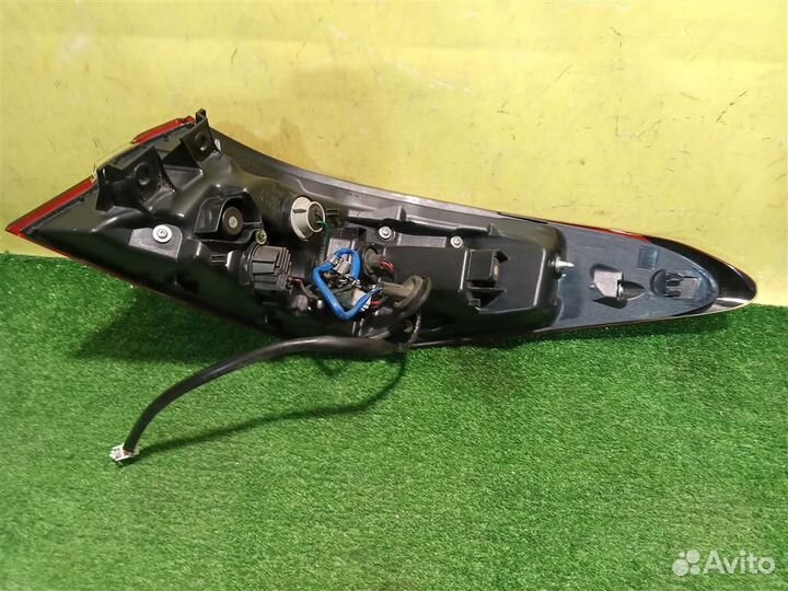 Фонарь задний наружный левый Toyota Camry V70 2020