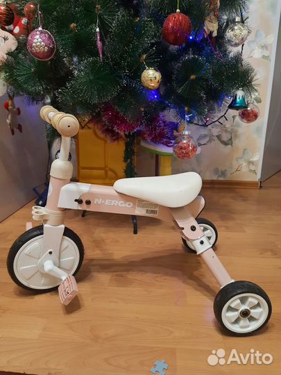 Велосипед-беговел трехколесный