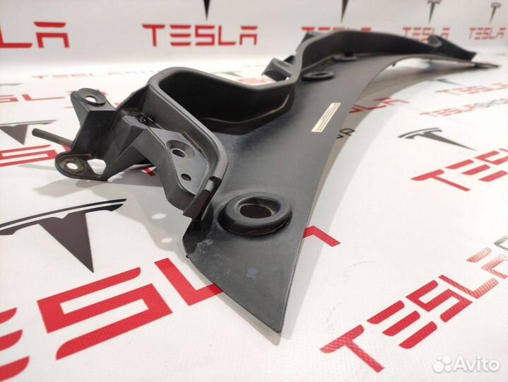 Пластик лобового стекла Tesla Model X 2019