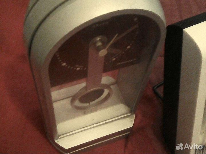 Настольные часы Янтарь Кварц СССР 90г 2 вида
