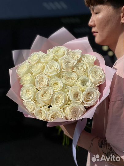 25 пионовидных роз