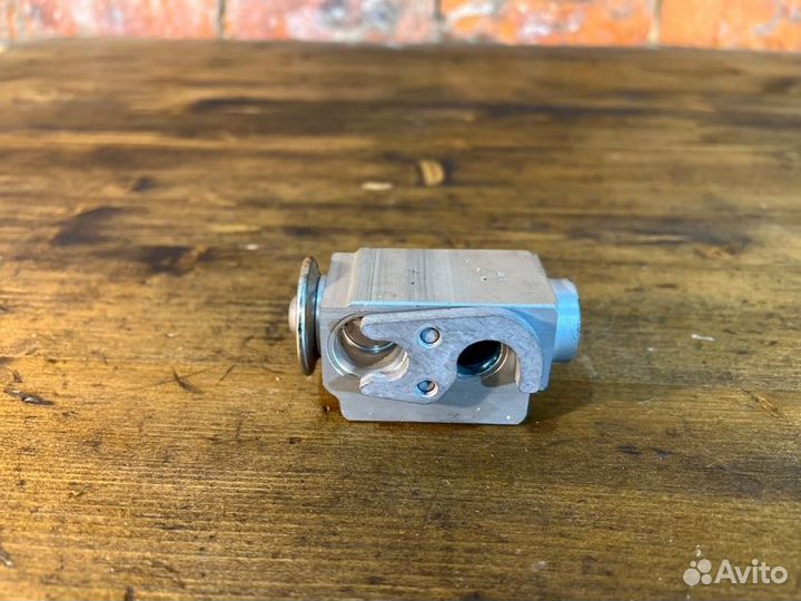 Клапан кондиционера Bmw 3 E90 N46B20 11