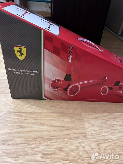 Самокат трехколесный Ferrari