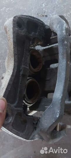 Суппорт передний на Nissan Murano Z50