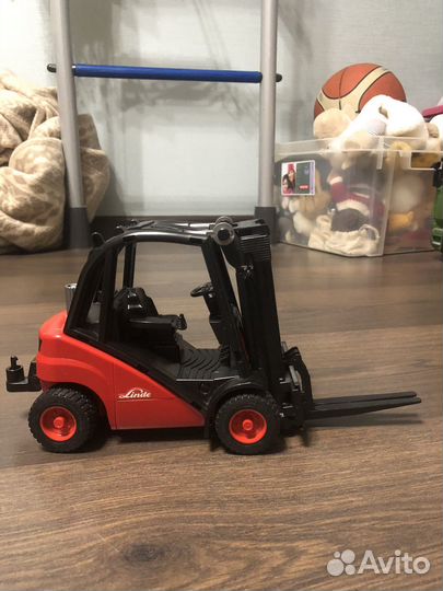 Экскаватор игрушка с вращающимся механизмом