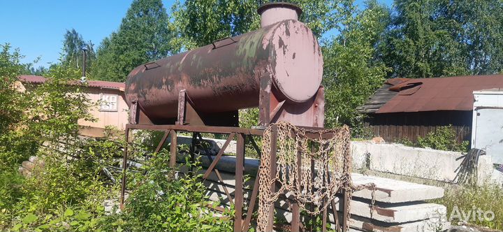 Продам бочку под воду 2 куба.со стойкой