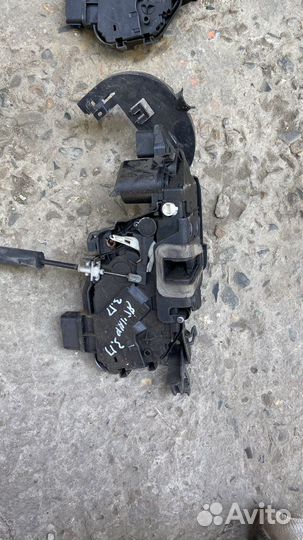 Замок задней правой двери Jaguar XF 2007-2015